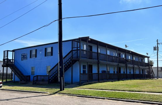 4217 Sealy St, (12 Units Galveston) *Under Contract*
